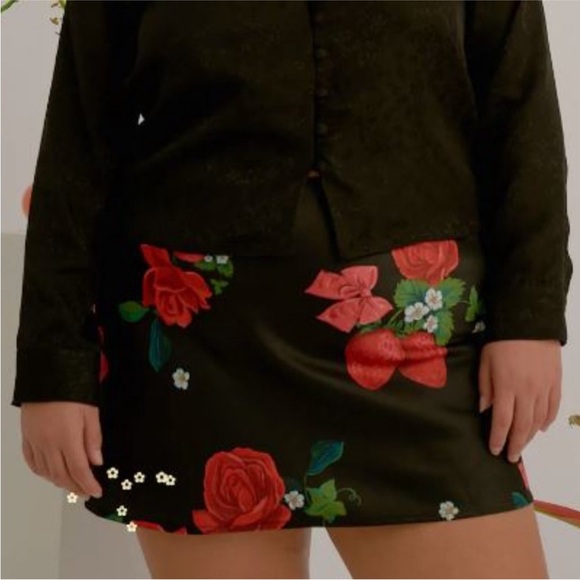 Sarah Satin Mini Skirt LISA SAYS GAH, Rose Party - M - Picture 3 of 4